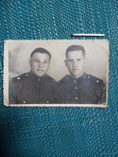 Фотография. Два солдата шофера. 1950 г. Брест.