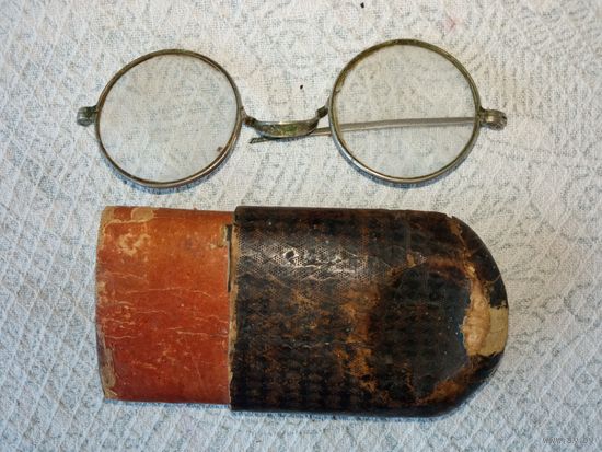 Пенсне очки старинные с частью футляра