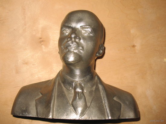 Бюст Ленина автор Мурзин 1989 год.