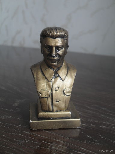 Бюст И.В.Сталин.Гипс,8 см.