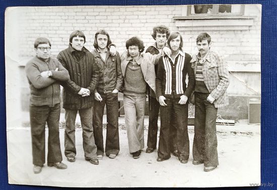 Фото из СССР. Ребята с нашего двора. 1970-е. 11х15.5 см.