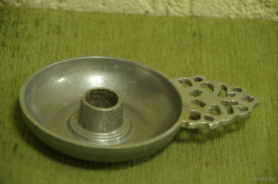 Подсвечник алюминиевый    (  диаметр 11,5 см , ширина 17 см  )