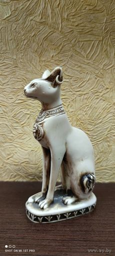 Статуэтка: красивая важная кошка. Тяжёлая. Египет.