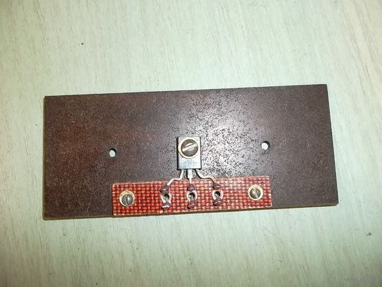 Транзистор Кт 815В +охладитель