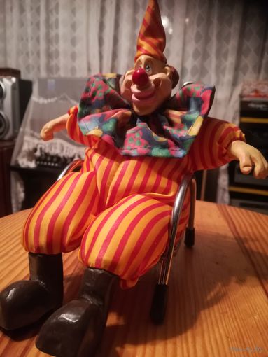 Сувенир игрушка - Клоун в кресле