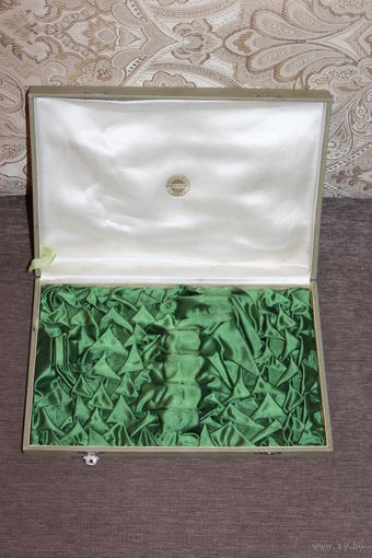 Коробка для мельхиорового набора, времён СССР, размер 31*21 см.