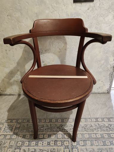 Большой старинный стул-кресло THONET