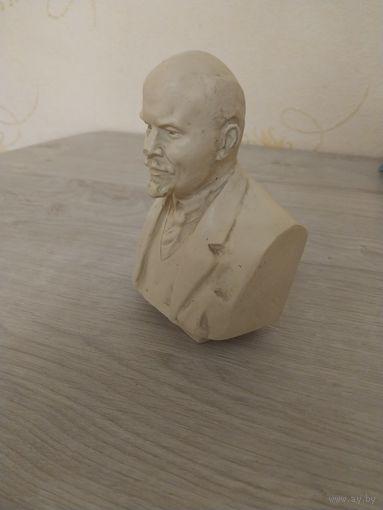 Фарфоровая статуэтка. Бюст В.И.Ленин.С рубля.Без мц.