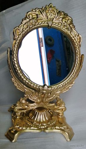 Настольное зеркало с голубями. Литьё, металл.