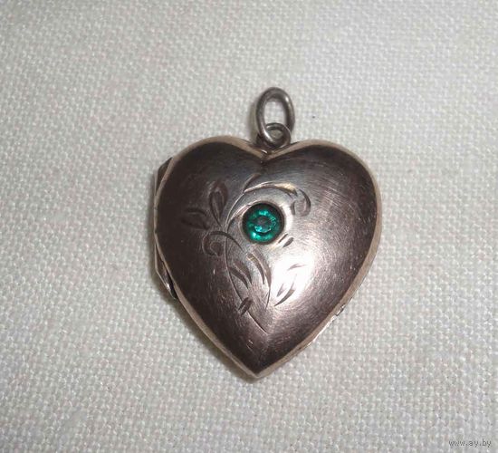 Антикварный кулон под фото в форме сердца., медальон для фотографий.