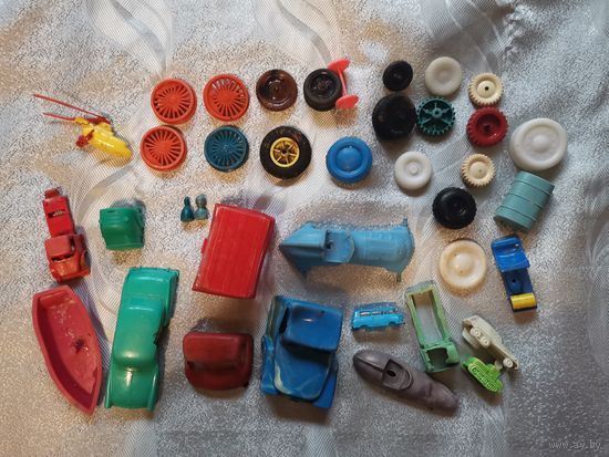 Части от старых игрушек  в реставрацию (одним лотом)