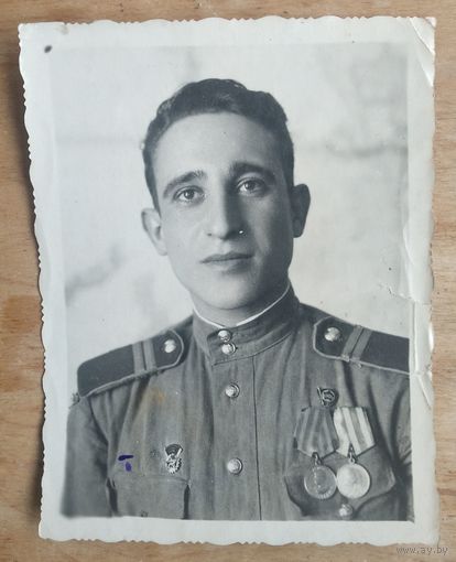 Фото мл.сержанта с наградами. 1950 г. 9х12 см.