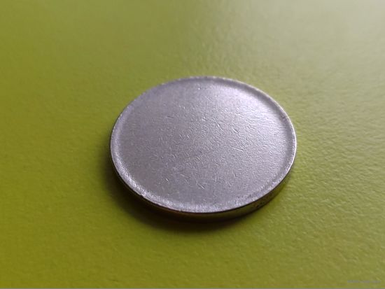 Ангола. 50 кванз 2015 - 40 лет независимости. Заготовка для юбилейной монеты, сталь с никелевым покрытием. Торг.
