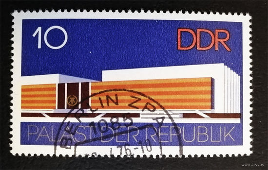 1976г. Дворец Республики. Архитектура. Здания. Строительство, полная серия из 1 марки #0054-A1P6 ГДР