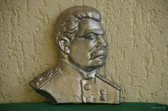 Барельеф  Сталин  ( силумин )  16,5 х 18