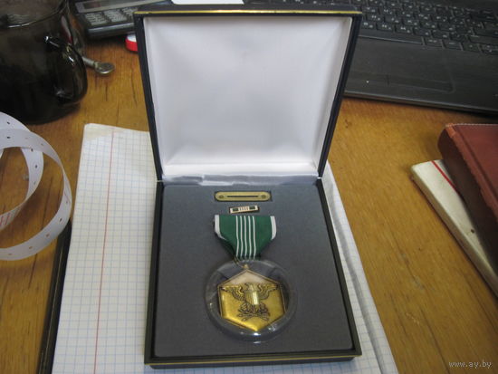 Медаль США в футляре.