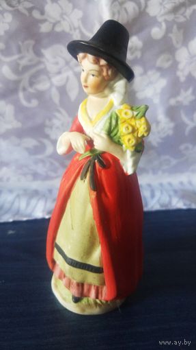 Статуэтка керамическая "Дама в красном платье с цветами"