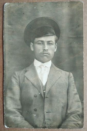 Фото мужчины в картузе. До 1917 г.? 8х13 см.
