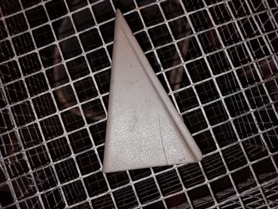 Лот 1229. Пластиковый треугольник на заднюю правую дверь Opel Vectra A. Старт с 1 рубля!