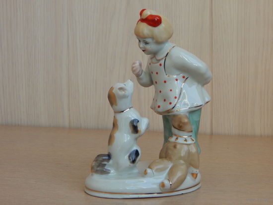 Статуэтка "Девочка с собачкой"ЗХК Полонне 50-60-е годы