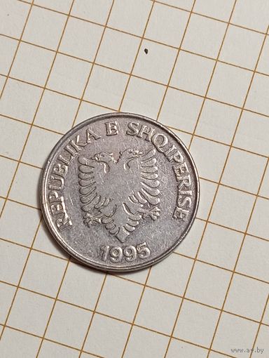 Албания 5 лек 1995 года .