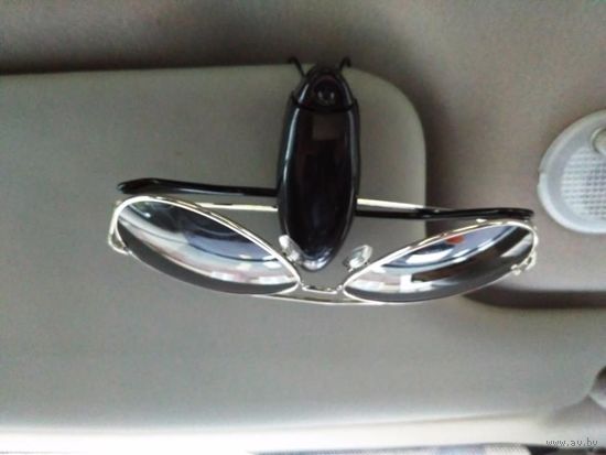 Универсальный держатель очков клипса в авто. Клипса с пластиковыми скобами.