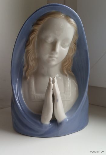 Статуэтка " Мадонна в молитве".