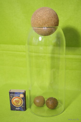 Колба стеклянная, банка, емкость с крышкой для орехов Макадамия