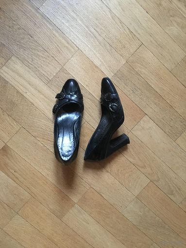 Натуральные фирменные кожаные туфли (35)