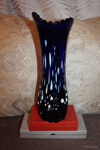 Тяжёлая, стеклянная ваза из синего стекла, времён СССР, высота 34.5 см., без сколов и трещин.