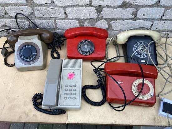 Небольшая подборка (коллекция) телефонных апаратов