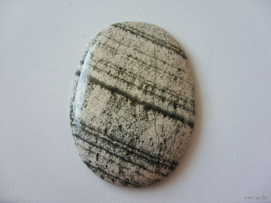 Кабошон из натурального камня скарн 41х58мм