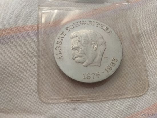 Серебро 0.625 ! Германия - ГДР 10 марок, 1975 года 100 лет со дня рождения Альберта Швейцера /большой герб/