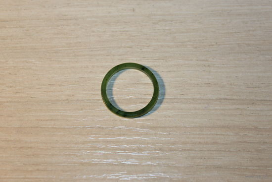 Колечко из натурального камня (нефрит), внутренний диаметр 17 мм.