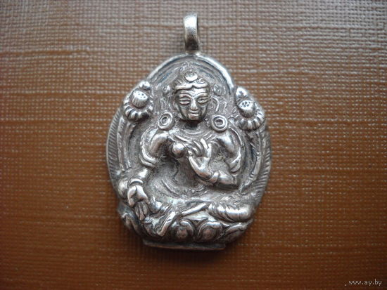 Старинный  серебренный индийский медальон.
