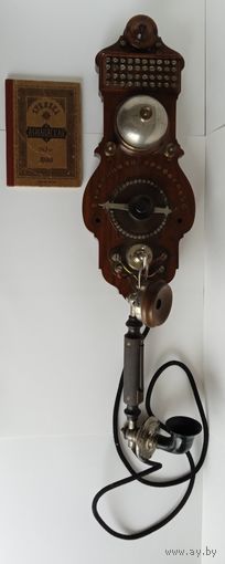 Настенный телефонный аппарат L.M. Ericsson (около 1900 г)