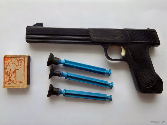 Большой пистолет на присосках СССР.