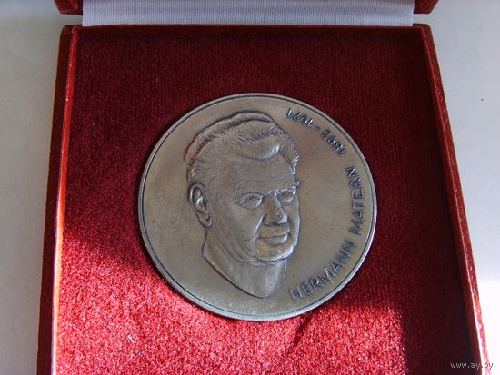 Настольная медаль . Hermann Matern